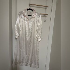 Elegant vintage style White Satin Night gown